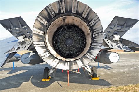 what engine does the f16 have